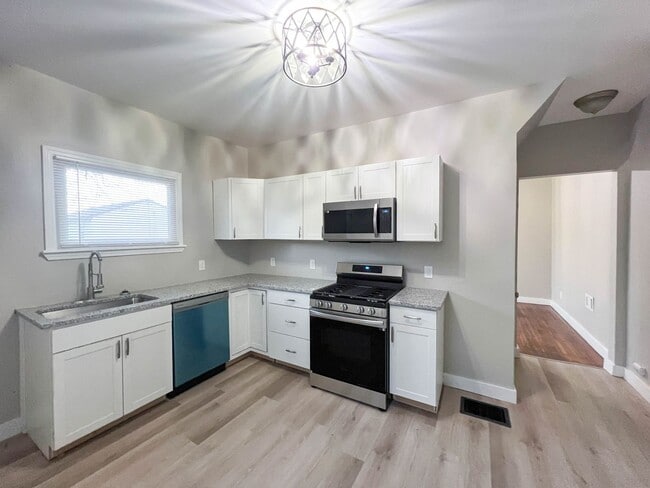 Building Photo - 154-156 Leighton Avenue Unit 156 Leighton Avenue