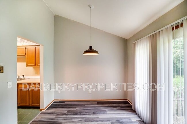 Photo - 3162 Kylemore Rd