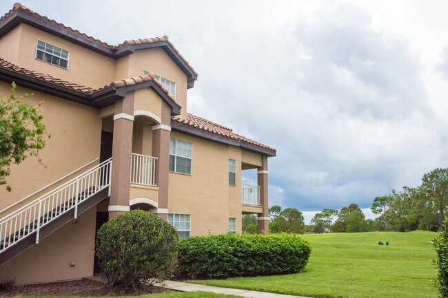 Building Photo - Second Floor Apartment with Balcony View! ... Unit 928