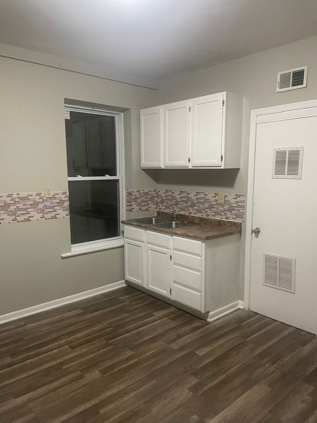 Photo - 451 E 111th St Unit 3R