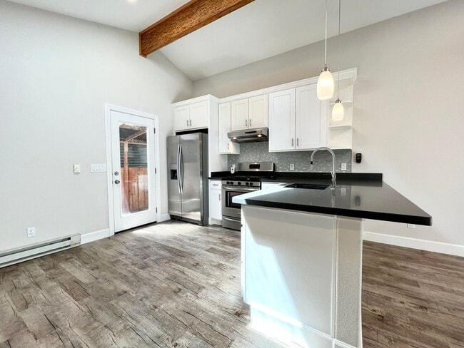 Photo - Stunning 1-Bed, 1-Bath with Private Entrance/Parking - UTILITIES INCLUDED!