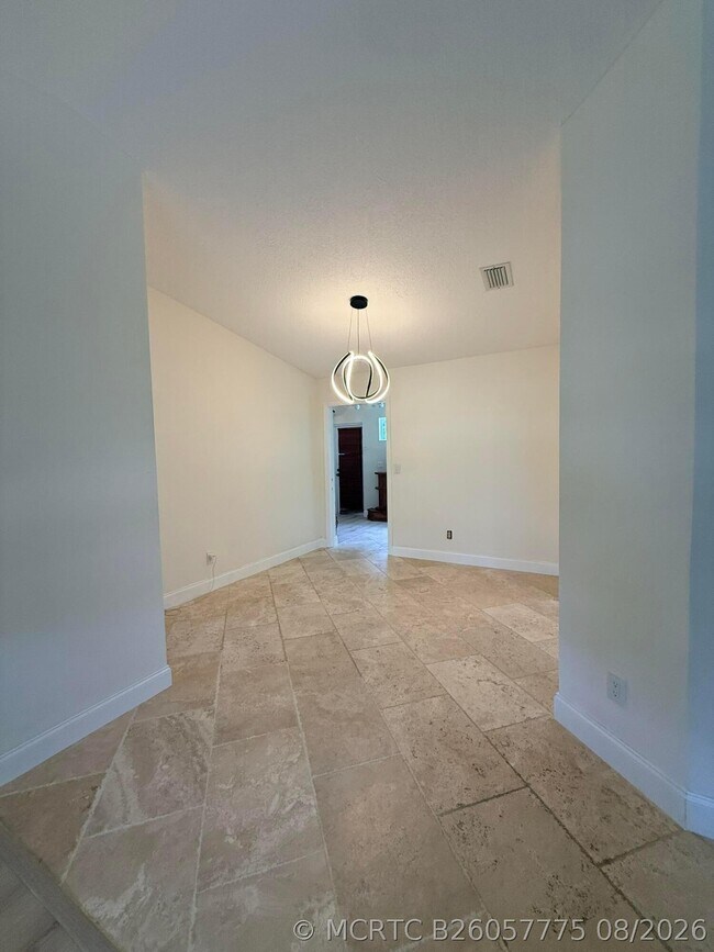 Photo - 550 SW Natura Ave