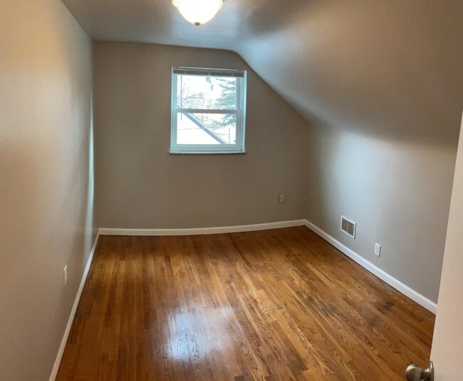 Photo - 530 Western Row Rd