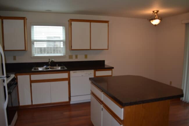 Photo - 412 NE 175th Ave