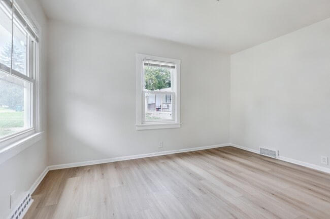 Photo - 3728 Standish Ave