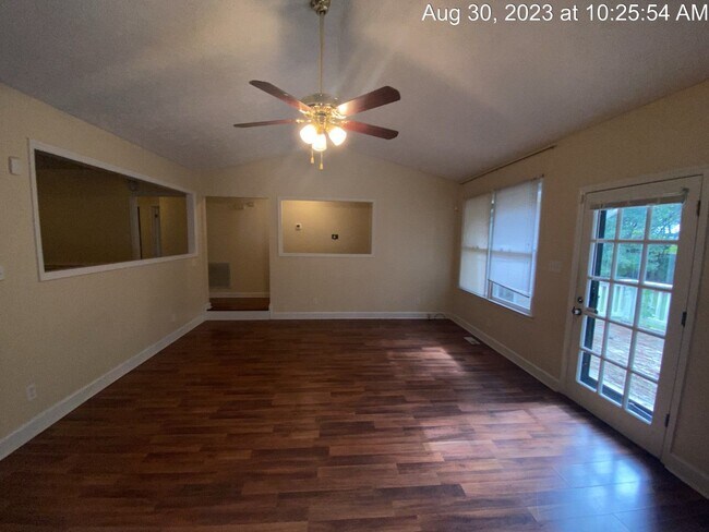 Photo - 429 Oakgrove Dr