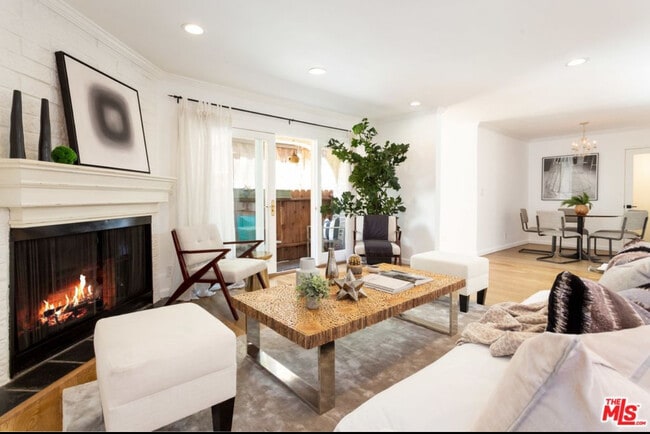 Family room with fireplace - 1037 18th St Unit 7