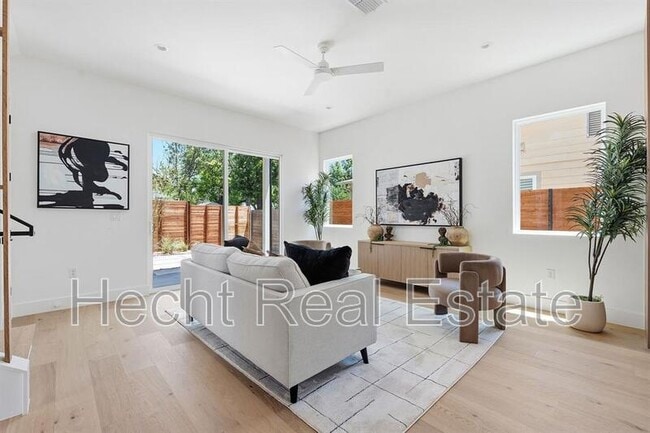 Photo - 502 Normandy St