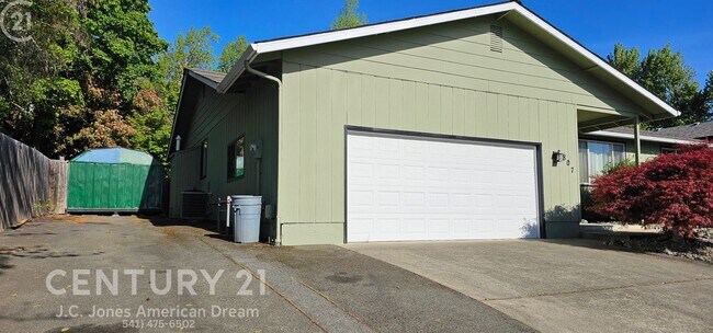 Photo - Single Family Home in NE Grants Pass with RV Parking