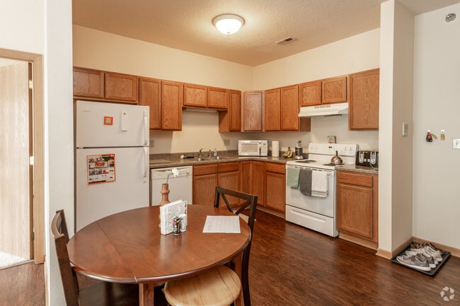 2BR, 2BA - 900 SF - Kitchen