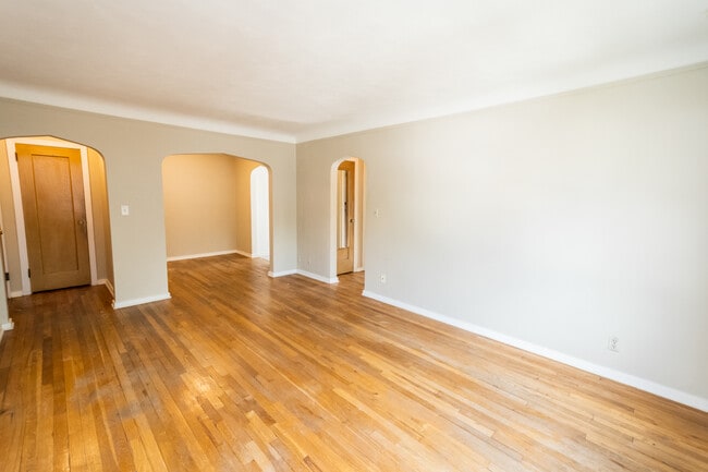 Photo - Larpenteur Villas