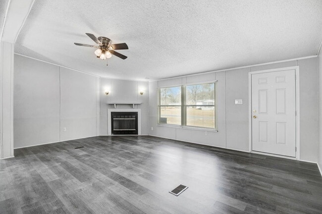 Photo - SPACIOUS 3 BR | 2 BA Manufactured Home in Pikeville!  *Trash Pick-up Included*