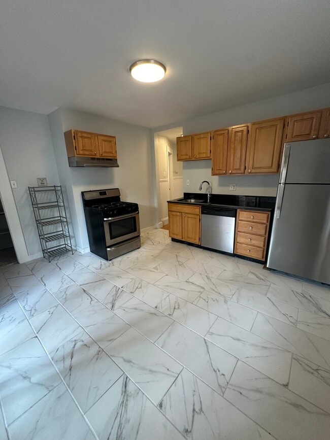 861 E 1st St Unit 3