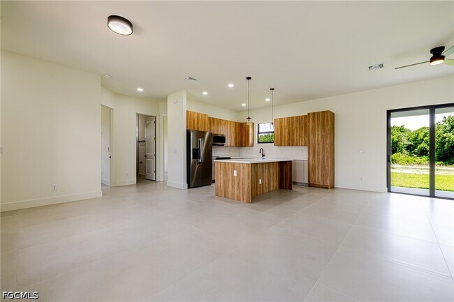 Photo - 2705 Darlene Pl