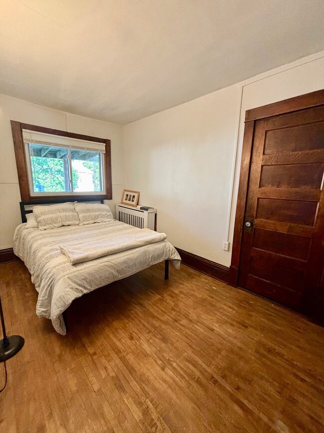 Photo - 3224 Hennepin Ave Unit 3 - Room E