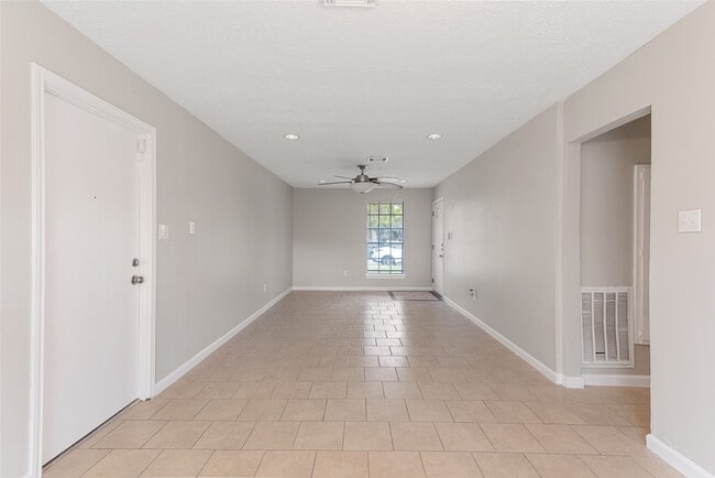 Photo - 743 Deercrest St