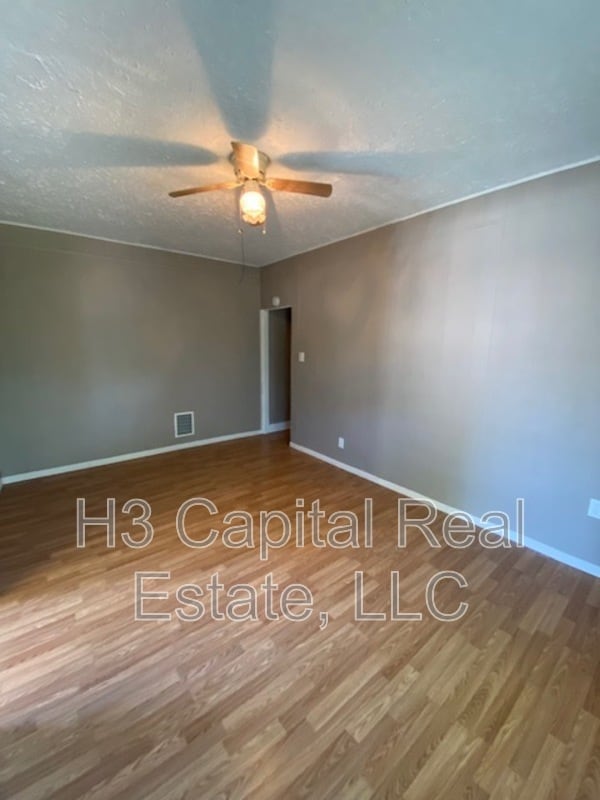 Photo - 2460 Benton St Unidad A