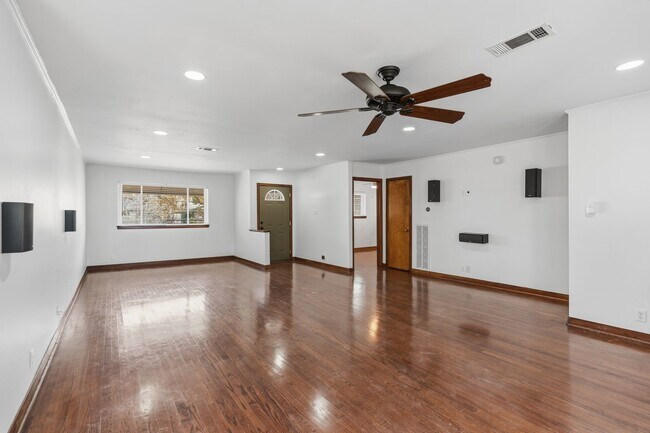 Photo - 5307 Poinciana Dr