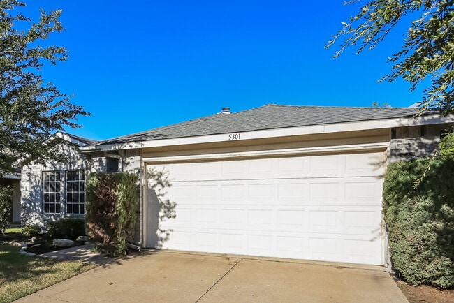 Photo - 5301 Royal Burgess Dr