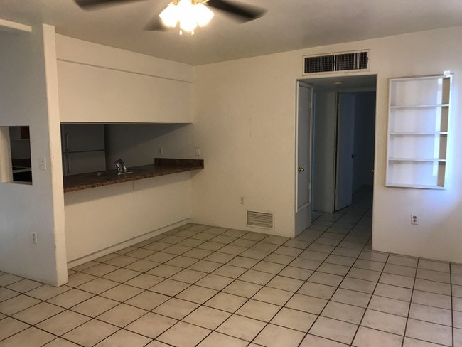 Building Photo - 940 N Palo Verde Blvd Unit 1