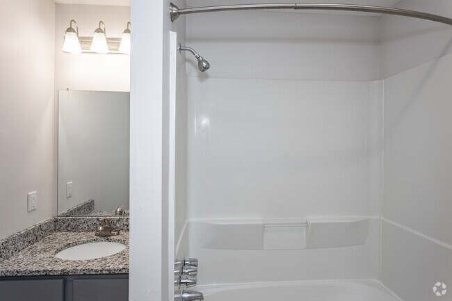 2BR, 1BA - 1059 SF - Bathroom