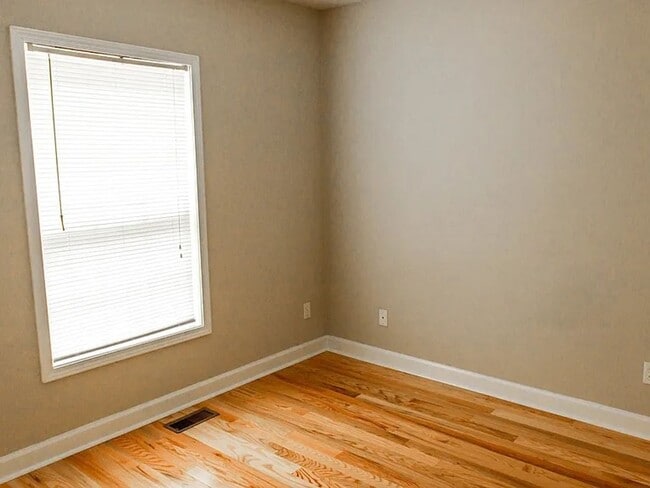 Photo - 5 Bedroom - Close to campus!