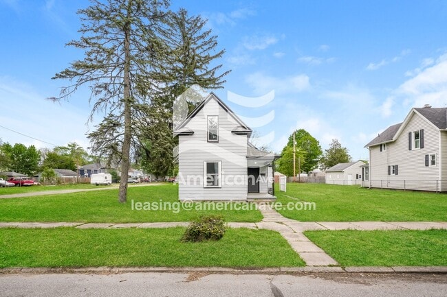 Building Photo - 818 Blaine Ave