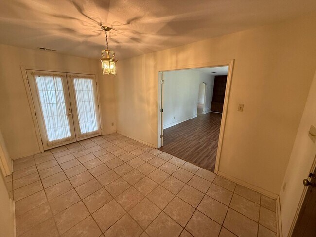 Photo - Pensacola - East Hill - 4 bedrooms, 3 bathroom - Mother in Law suite