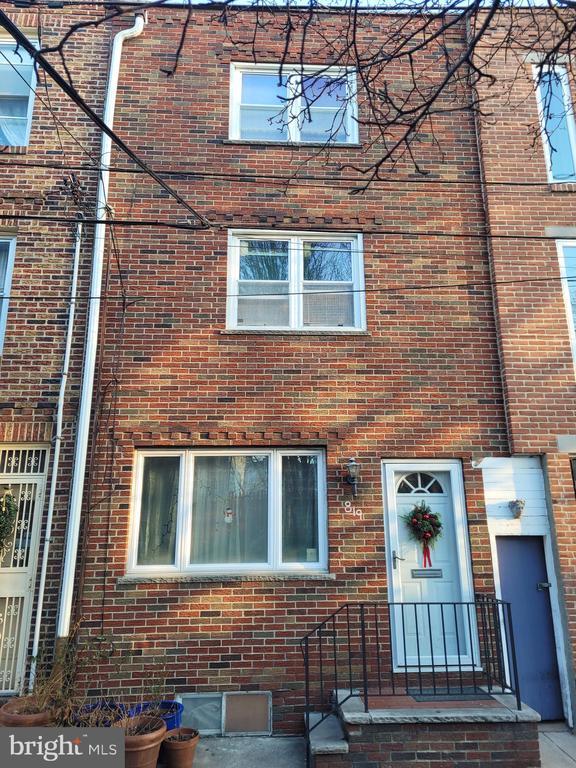 Photo - 819 League St