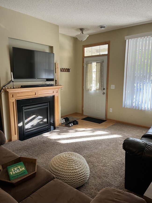 Building Photo - 15588 Emerald Dr N