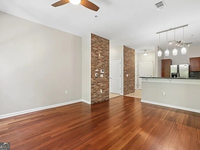 Building Photo - 943 Hickory Nut St
