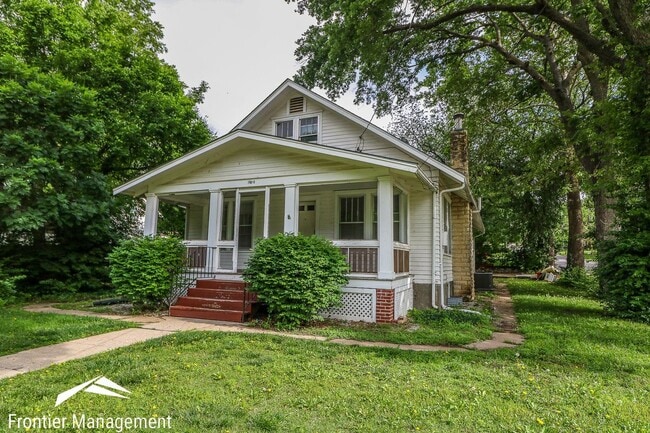 Building Photo - Beautiful Bungalow Located in Central Manh...