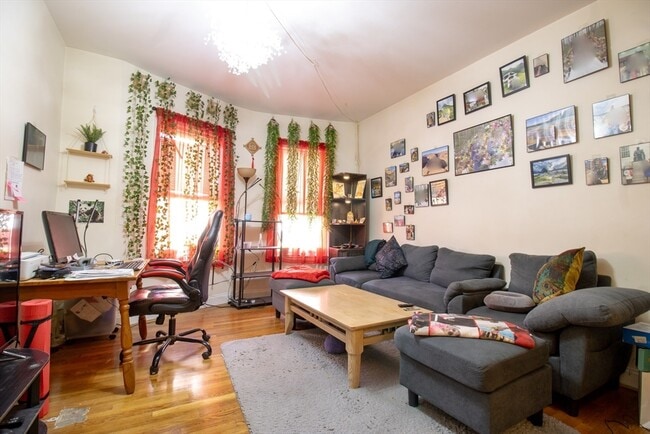 Building Photo - 754 Huntington Ave Unit 1