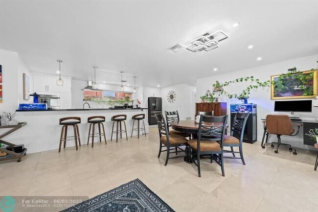 Photo - 735 Tyler St