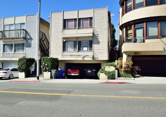 Building Photo - t721 Unit A Rental