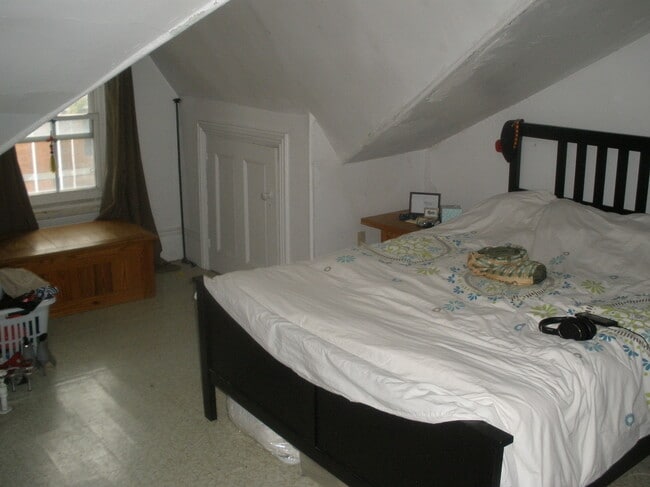 Photo - 52 Clergy St E Unit apt1