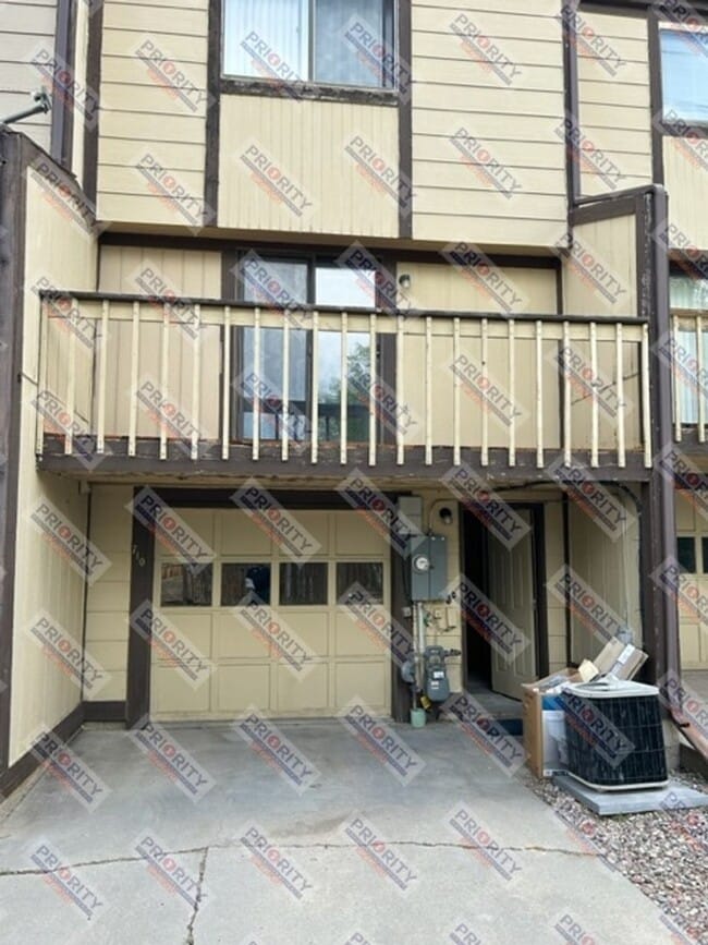 Photo - 2 bedroom, 1.5 bath 922 sqft