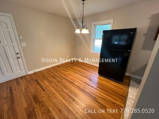 Photo - 1148 Center St SW