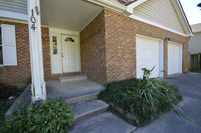 Photo - 104 Smokehouse Ln