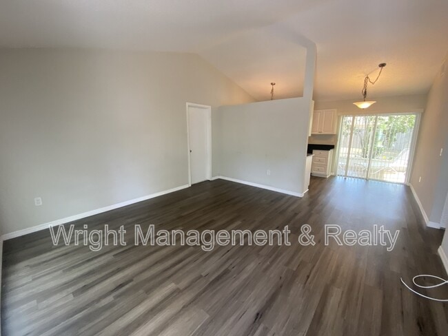 Photo - 3544 Martell St