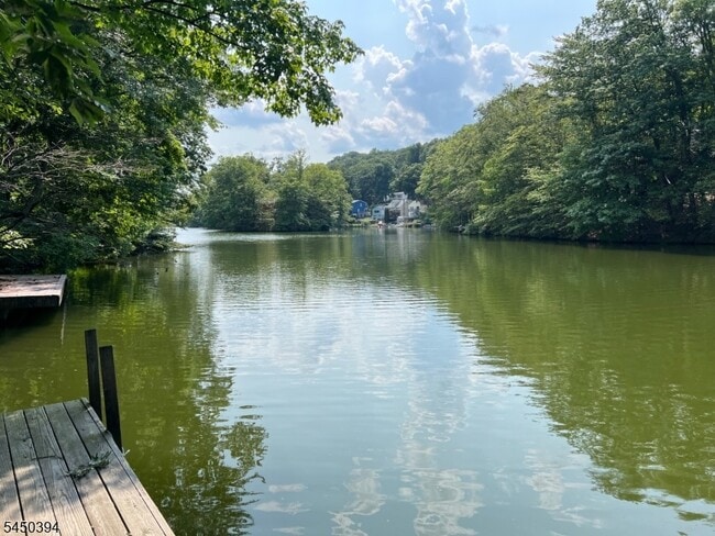 337 Skyline Lakes Dr