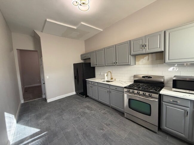 Photo - Beautifully Renovated!  Large, Spacious Rooms! W/D Hook-Up! Available Now!