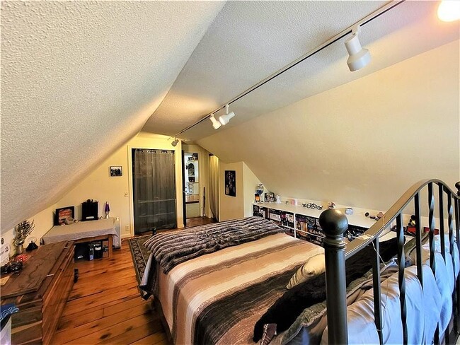 Photo - 10 Atkinson St Unidad 3 - Attic