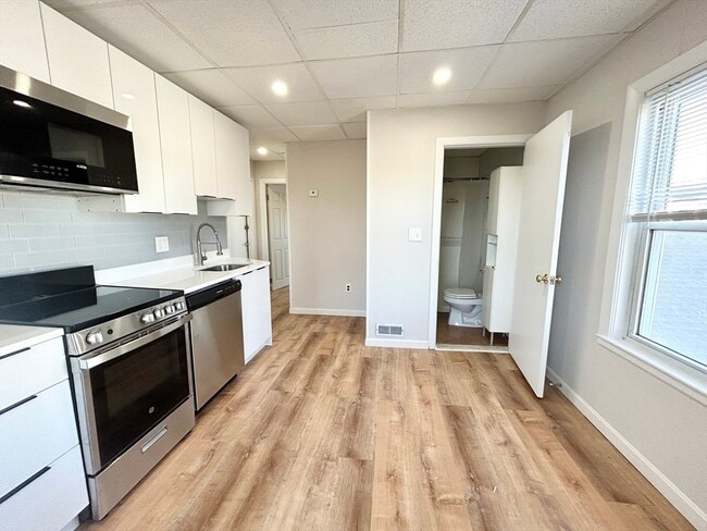 Building Photo - 105 Buttonwood St Unit 3