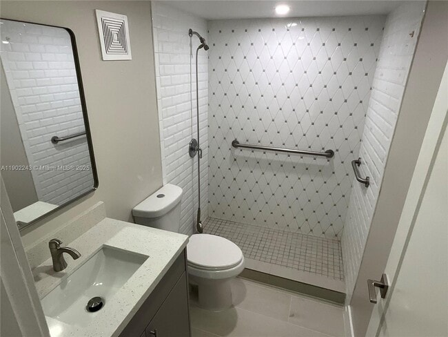 Photo - 10825 SW 112th Ave Unidad 304