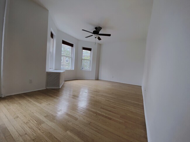 Bedroom 3 / Living Room - 137 Chiswick Rd