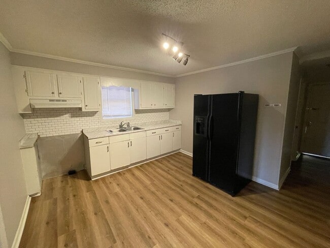 Photo - 3 bedroom 1 bath house available!