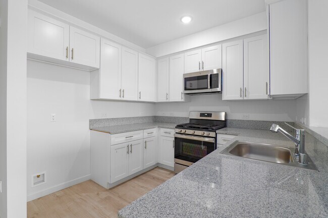 Kitchen - 2 Bedroom 2 Bathroom