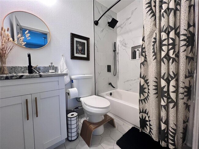 Photo - 710 14th St N