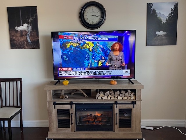 Building Photo - 5176 Dundas St W Unit A